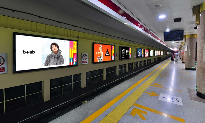 地铁12封灯箱广告-乐橙lc8
