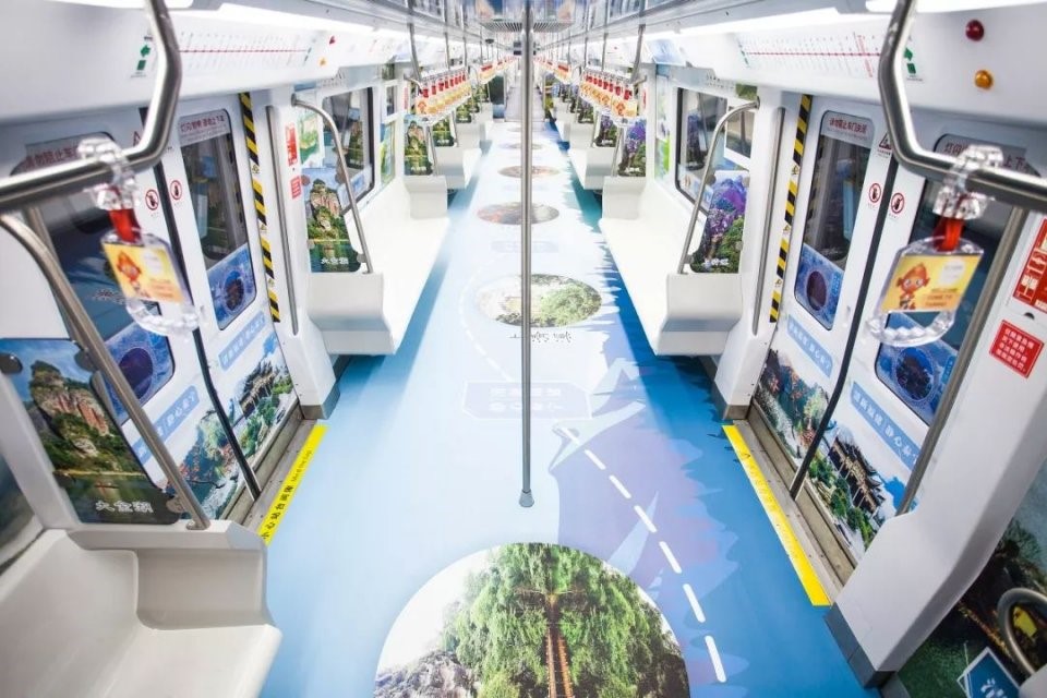 地铁广告有什么优势？北京地铁拉手广告几多钱一个月？
